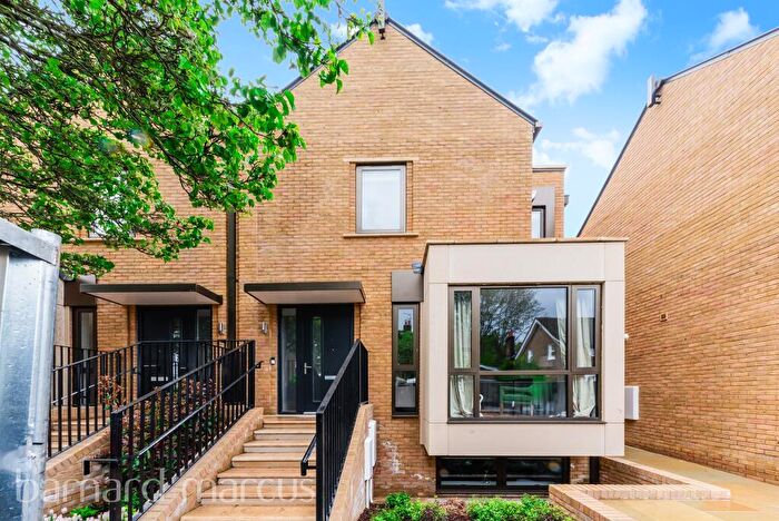 4 Bedroom Town House For Sale In Gilkes Crescent, London, SE21