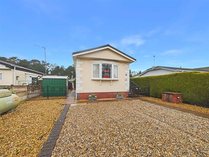 2 Bedroom Park Home For Sale In Rugeley Road, Armitage, WS15