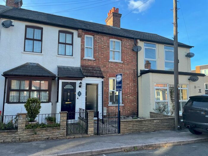 2 Bedroom Cottage To Rent In Coopers Road, Potters Bar, EN6