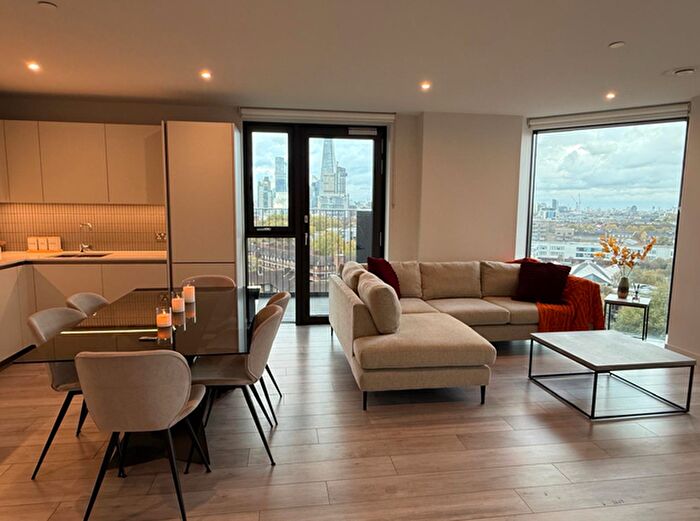 3 Bedroom Flat To Rent In New Kent Road, London, SE1