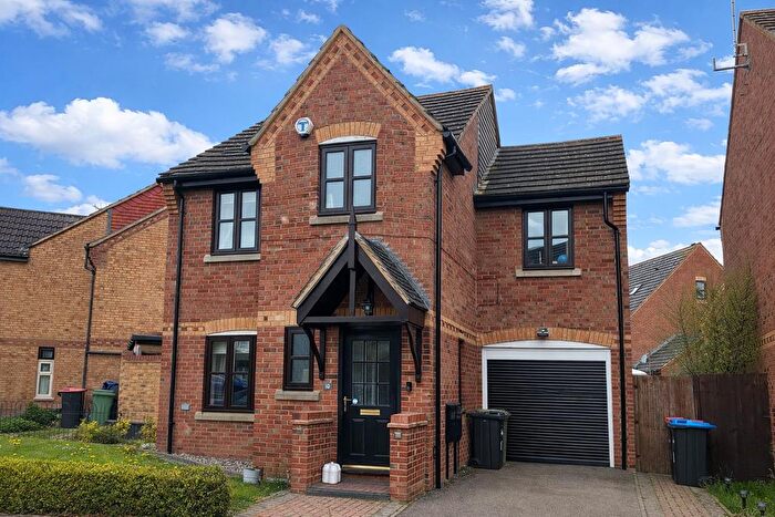 3 Bedroom Detached House For Sale In St. Helens Grove, Monkston, Milton Keynes, MK10