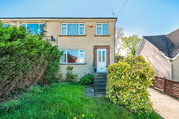 3 Bedroom Semi-Detached House For Sale In Styveton Way, Bradford, BD20