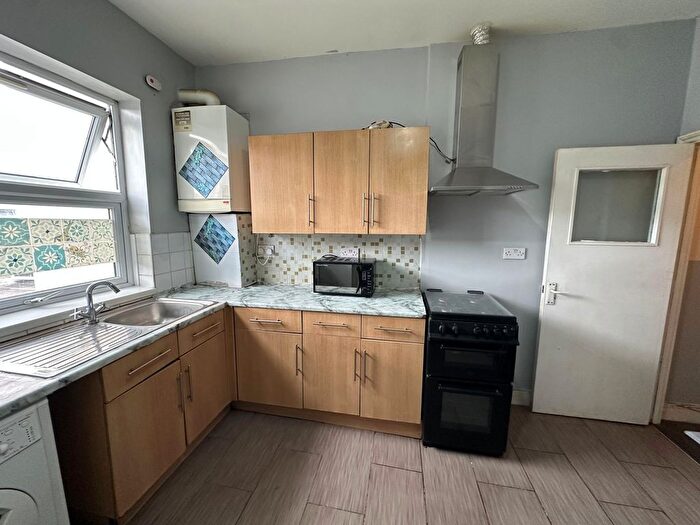 4 Bedroom Flat To Rent In Ilford, IG1