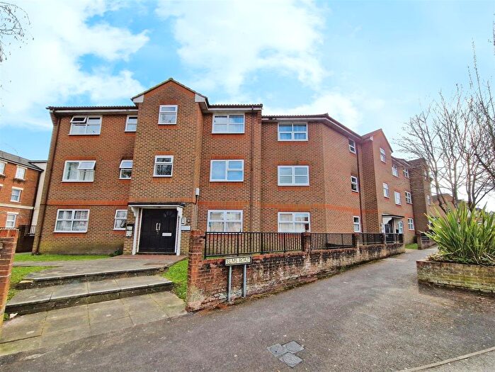 1 Bedroom Flat To Rent In Elms Road, Aldershot, GU11