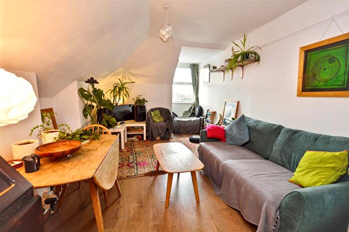 2 Bedroom Flat To Rent In Spencer Road, Eastbourne, BN21