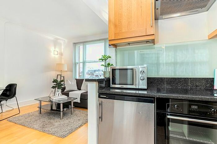 1 Bedroom Flat To Rent In Hill Street, London, W1J