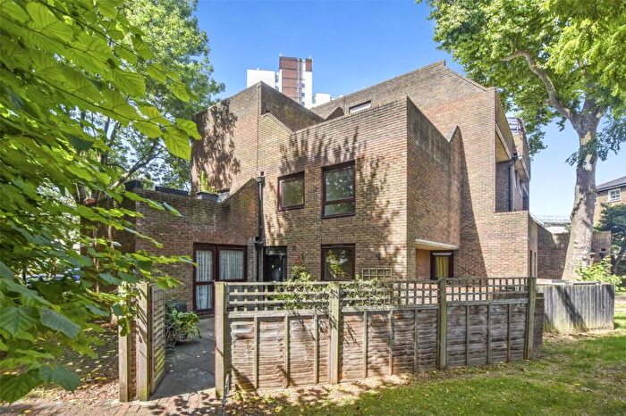 3 Bedroom Flat To Rent In Malden Crescent, Camden, London, NW1