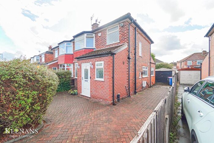 3 Bedroom Semi-Detached House For Sale In Burford Drive, Swinton, Manchester, M27