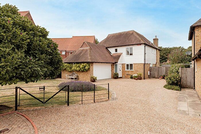 4 Bedroom Detached House For Sale In Mulberry Field, Sandwich, CT13