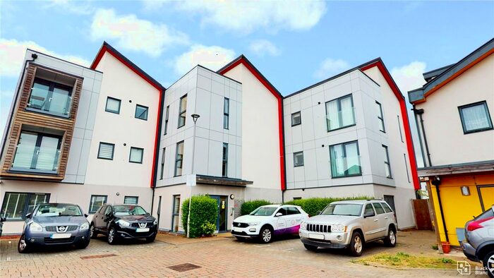 1 Bedroom Flat To Rent In Cairns Avenue, Fielding House, SW16