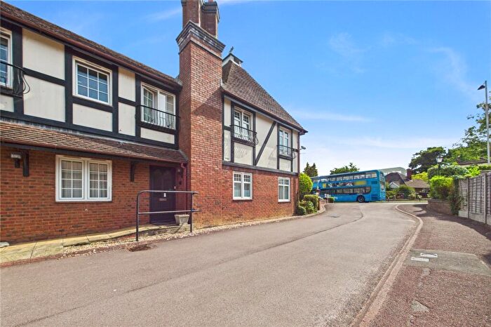 2 Bedroom Apartment For Sale In Pegasus Court, Park Lane, Tilehurst, Reading, RG31