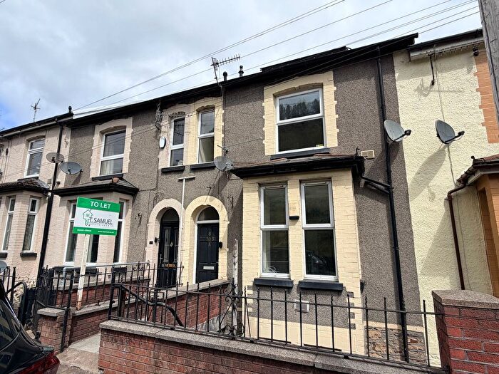 3 Bedroom Flat To Rent In North Road, Ferndale, CF43