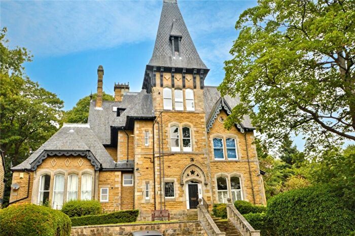 2 Bedroom Apartment For Sale In Weetwood Manor, Weetwood Court, Leeds, LS16