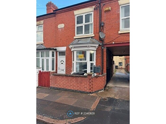 4 Bedroom Semi-Detached House To Rent In Gipsy Road, Leicester, LE4