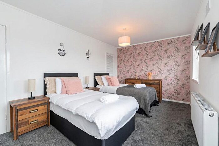 2 Bedroom Flat To Rent In Kirkwood, ML5