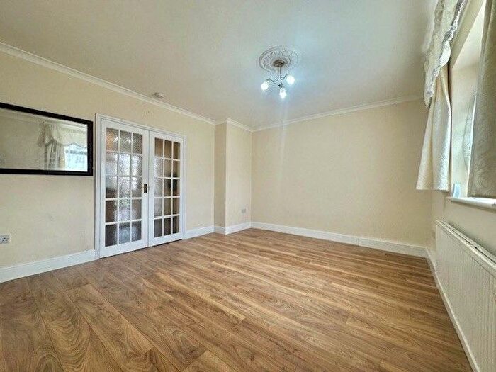 3 Bedroom Property To Rent In Dawson Avenue, Barking, IG11