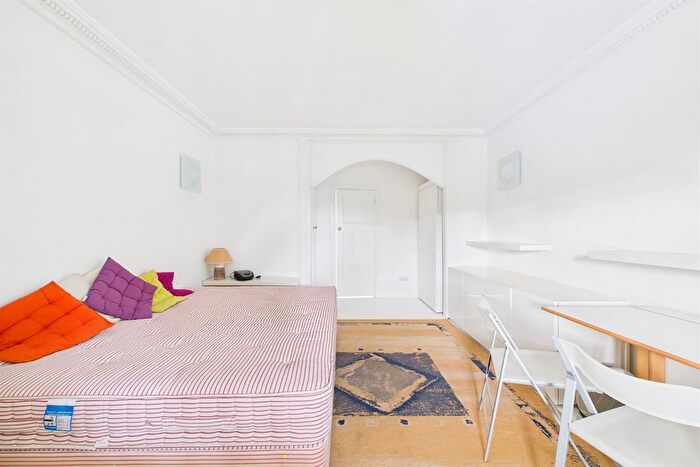 Studio To Rent In Tudor Close, SW2