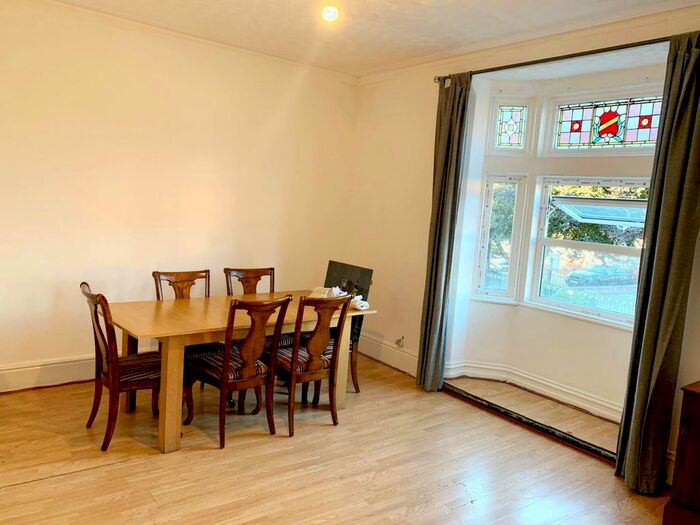 3 Bedroom Flat To Rent In -Bed Flat, Manchester Road, Altrincham, WA14