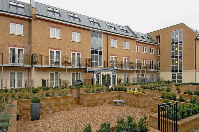 2 Bedroom Flat To Rent In Garratt Lane, London, SW18