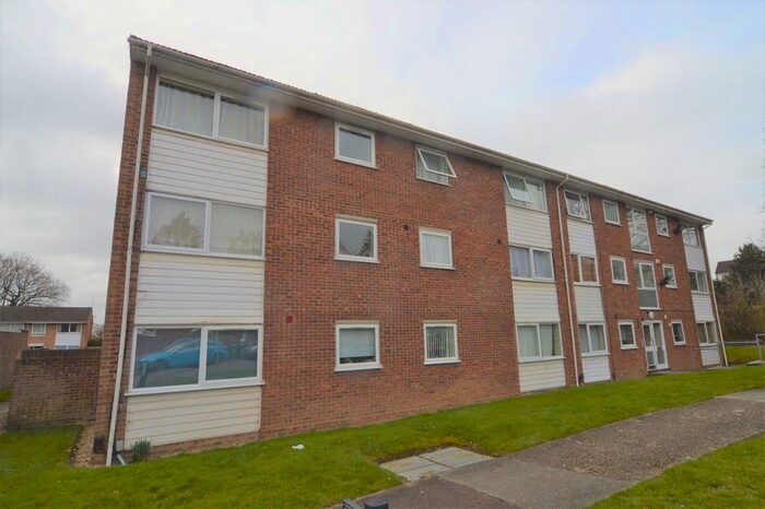 2 Bedroom Flat To Rent In Cedar Court, St Albans, AL4