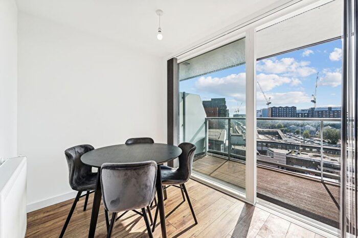 1 Bedroom Flat To Rent In Stylus Place, Hayes, UB3