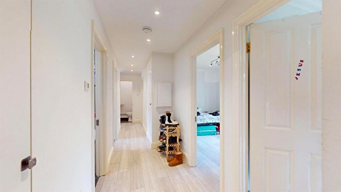 3 Bedroom Flat For Sale In Senior Street, Dartington House, London, W2