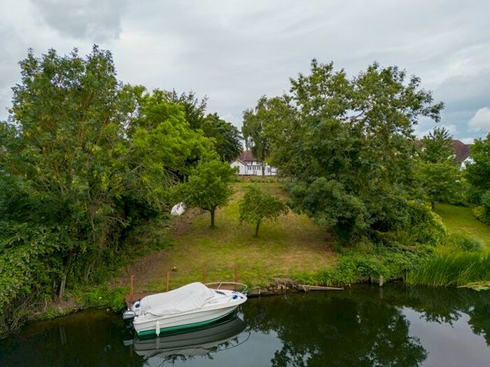 3 Bedroom Cottage To Rent In Church Street, Pershore, Worcestershire, WR10