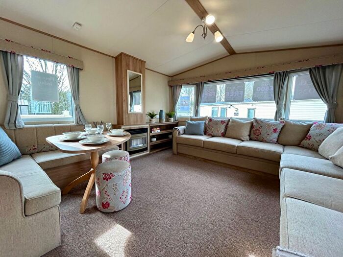 2 Bedroom Mobile/park Home For Sale In Harmby, Leyburn, DL8