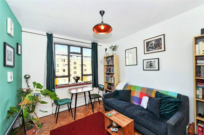 2 Bedroom Flat To Rent In Spa Green Estate, Rosebery Avenue, London, EC1R