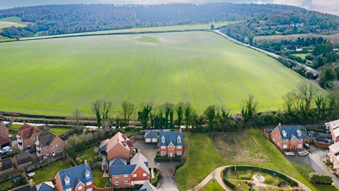 5 Bedroom Detached House For Sale In Flora Avenue, Aylesbury, HP22