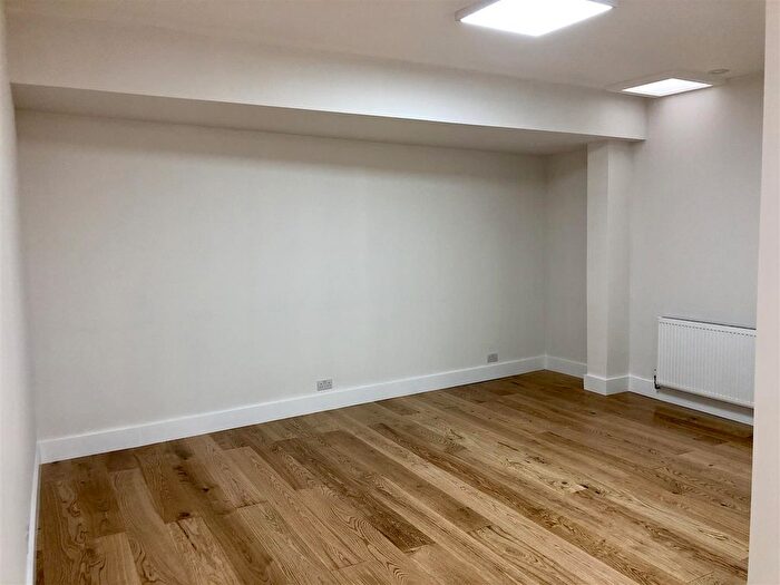 Studio To Rent In Landor Road, London, SW9
