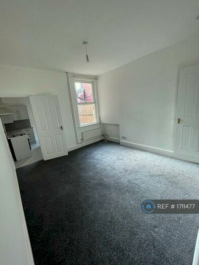 3 Bedroom Terraced House To Rent In Bakewell Street, Leicester, LE2