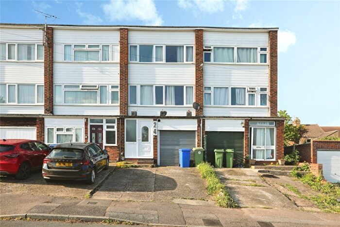 3 Bedroom Town House For Sale In All Saints Road, Sittingbourne, Kent, ME10