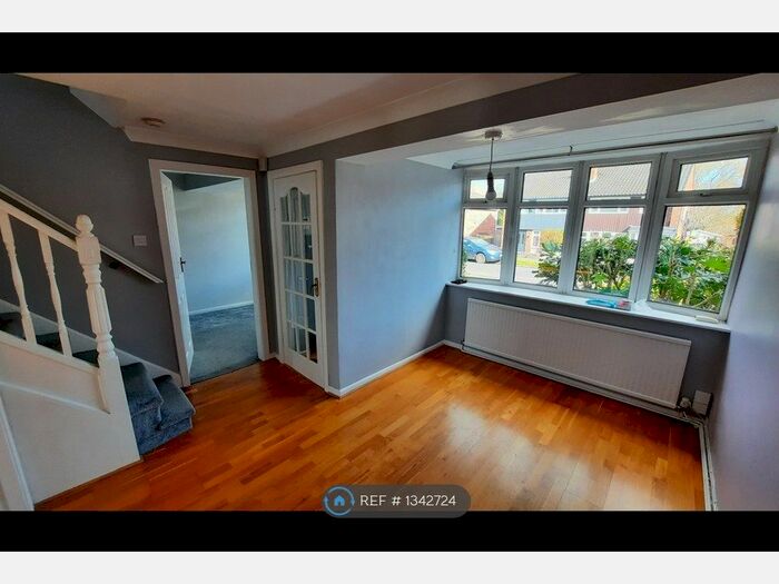 3 Bedroom Semi-Detached House To Rent In Radnormere Drive, Cheadle Hulme, Cheadle, SK8