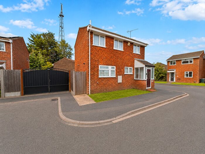 3 Bedroom Detached House For Sale In Wolston Close, Luton, LU1