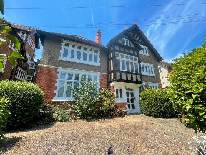 2 Bedroom Flat To Rent In Grimston Avenue, Folkestone, CT20