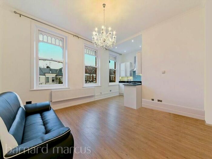 1 Bedroom Flat To Rent In Woodside Park Road, London N12
