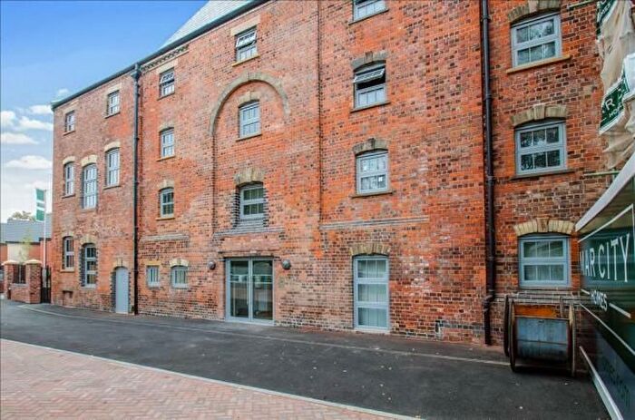 2 Bedroom Flat To Rent In Cairns Close, Lichfield, WS14
