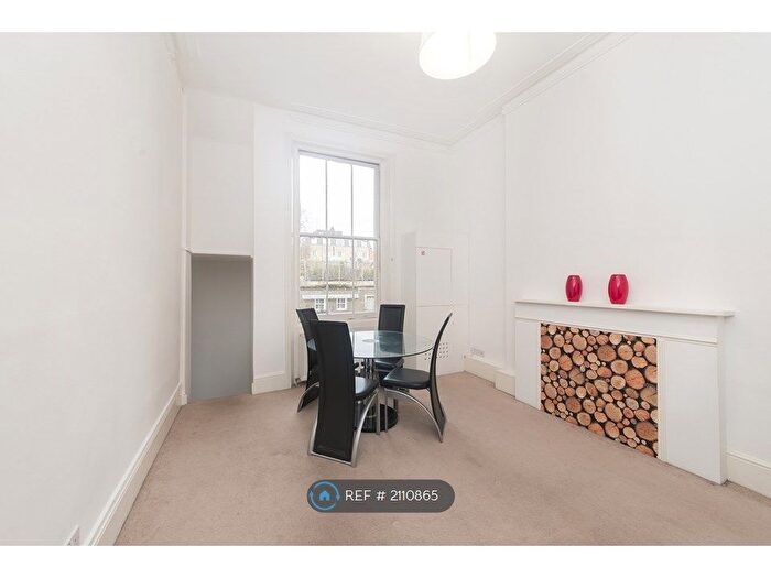 2 Bedroom Flat To Rent In West Cromwell Road, London, SW5
