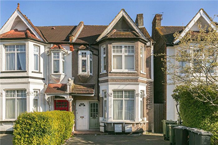 2 Bedroom Flat To Rent In Heybridge Avenue, London, SW16
