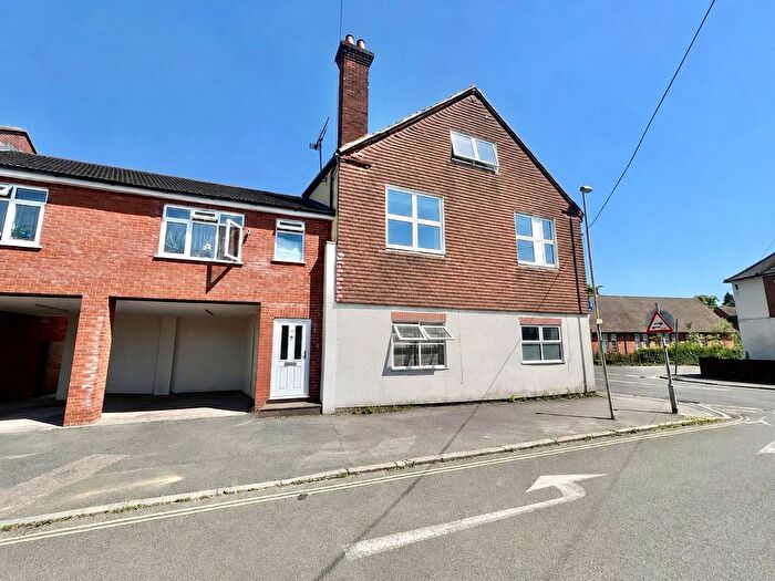2 Bedroom Flat For Sale In Queens Road, Aldershot, Hampshire, GU11