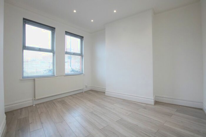 3 Bedroom Flat To Rent In Denzil Road, Willesden, NW10