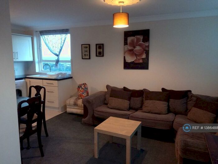 2 Bedroom Flat To Rent In Chiltern Coleman St., Southend, SS2