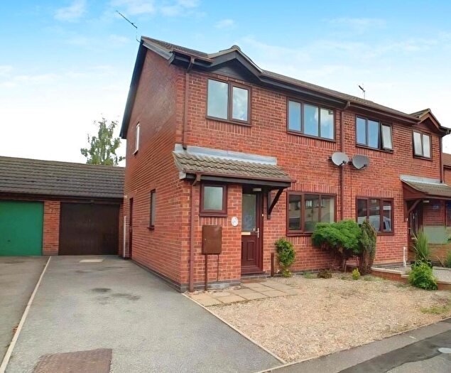 3 Bedroom Semi Detached House For Sale In Penrith Grove, Peterborough, PE4