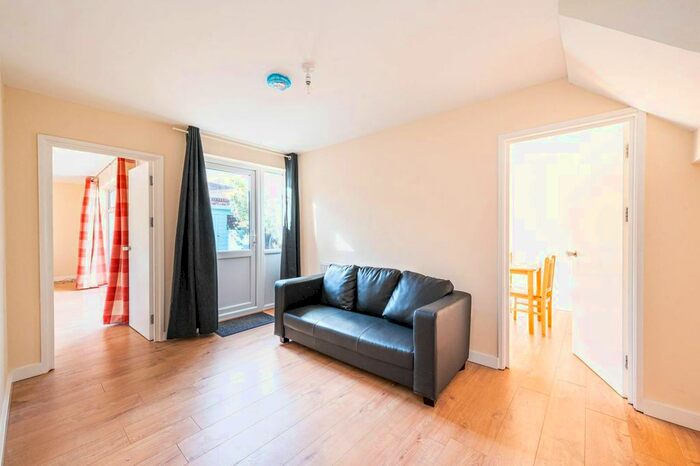 4 Bedroom Terraced House To Rent In Theseus Walk, Angel, London, N1