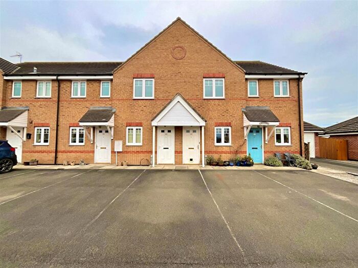 2 Bedroom Flat For Sale In Sandpiper Close, Filey, YO14