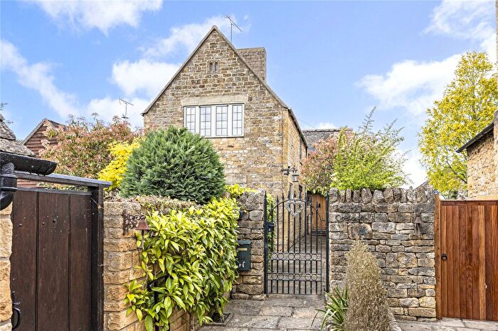 2 Bedroom Cottage For Sale In High Street, Broadway, Worcestershire, WR12