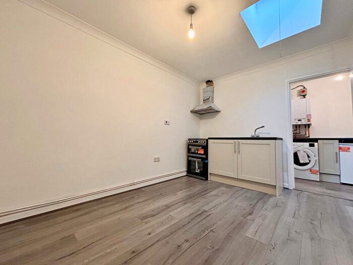 1 Bedroom Flat To Rent In Napier Road, Gillingham, ME7