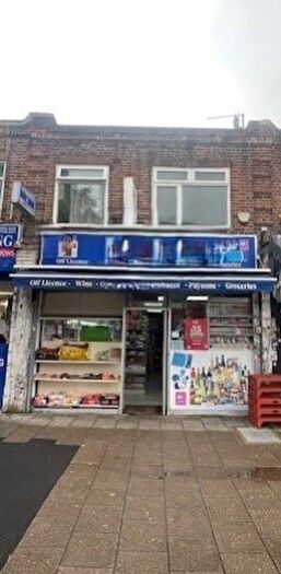 2 Bedroom Flat To Rent In Burnt Oak, Edgware, HA8