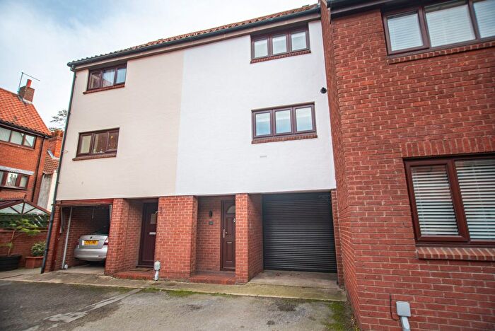 2 Bedroom Town House For Sale In Globe Mews, Beverley, HU17